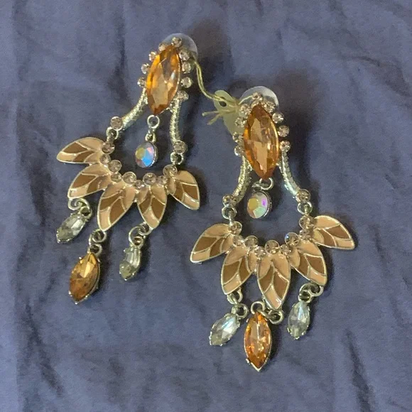 Art Deco Chandelier earrings in nude and tan and gold - Picture 2 of 7